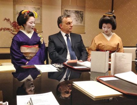 Orbán Viktor miniszterelnök állami látogatáson Japánban 2013. november 22-én (Fotó: Facebook/ Orbán Viktor hivatalos oldala)