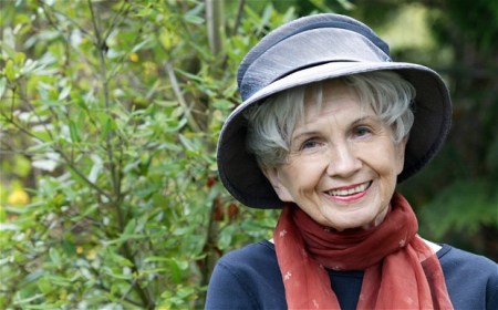 Alice Munro kanadai írónő