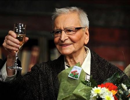 A 95 éves Radu Beligan román színész a bukaresti Nemzeti Színházban 2013. december 15-én 