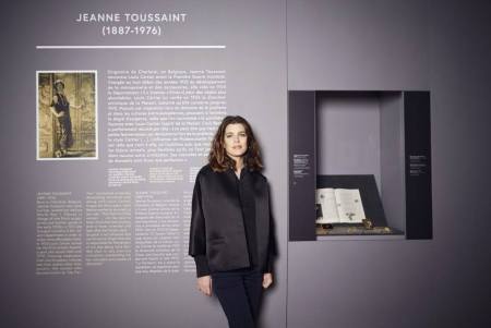 Charlotte Casiraghi, Caroline monacói hercegnő leánya a Cartier ékszerkiállításon Párizsban 2014. január 14-én