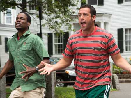 Chris Rock és Adam Sandler amerikai színészek a Nagyfiúk 2. (Grown Ups 2) című amerikai vígjáték egyik jelenetében 