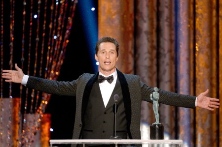 Matthew McConaughey amerikai színész a legjobb férfi főszereplőnek járó díjat veszi át az amerikai film- és televíziós színészek céhe, a SAG 20. díjkiosztóján Los Angelesben 2014. január 18-án