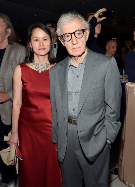 Woody Allen Oscar-díjas amerikai filmrendező és jelenlegi felesége, Soon-Yi