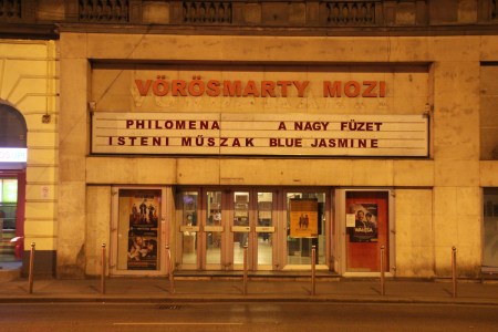 A bezárás előtti Vörösmarty mozi az Üllői úton 2014. március 29-én (Fotó: Mészáros Márton)
