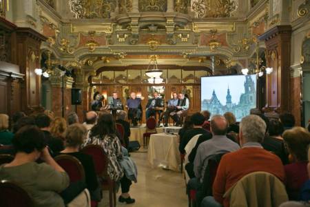 "Így megy ez” Kurt Vonnegut-est a New York Kávéház Mélyvíz termében 2014. április 14-én