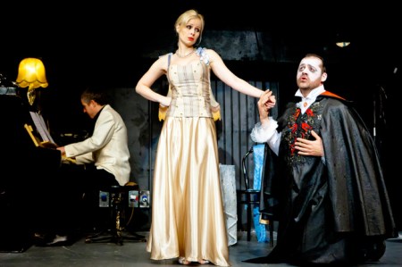 Jelenet a Vérszipoly című komédiából