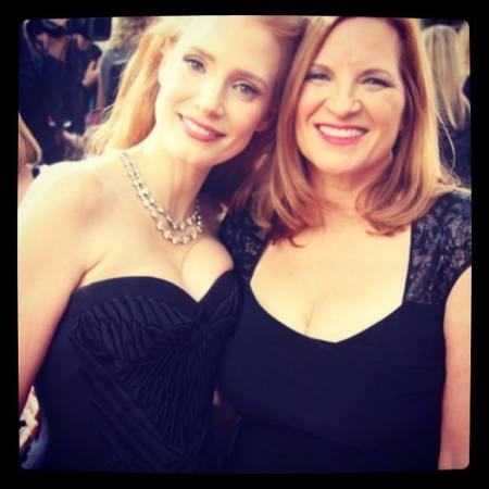 Jessica Chastain amerikai színésznő és édesanyja a 2014-es Golden Globe-gálán