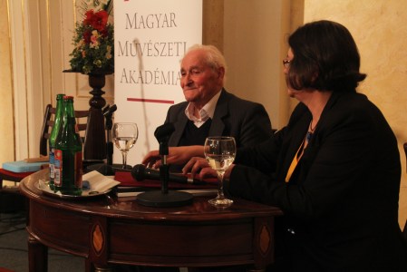 Kányádi Sándor Kossuth-díjas költő és Pécsi Györgyi kritikus a költő 85. születésnapi köszöntőjén a Petőfi Irodalmi Múzeumban 2014. május 13-án (Fotó: Mészáros Márton)