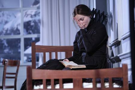 Hámori Gabriella és az Örkény Színház "Stuart Mária" című előadásában (Fotó: Gordon Eszter)