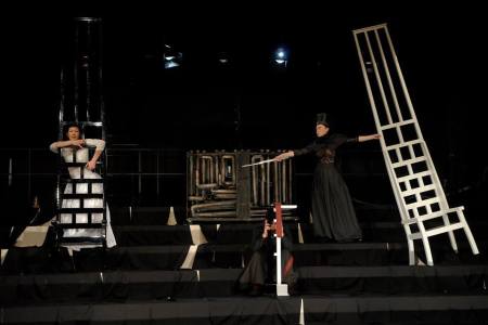 Jelenet a HOPPart Társulat Pilinszky János: Urbi et orbi című előadásából