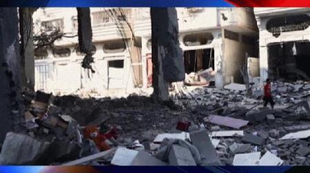 Lebombázott épület a Gázai-övezetben