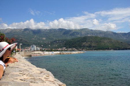 Turista a montenegrói Budvában 2014. július 30-án (Fotó: Mészáros Márton)