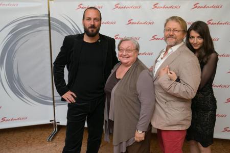 Pálfi György rendező Molnár Piroska, Hegedűs D. Géza és Gera Marina színészek társaságában a Szabadesés című filmje díszbemutatóján az Uránia Nemzeti Filmszínházban 2014. szeptember 23-án